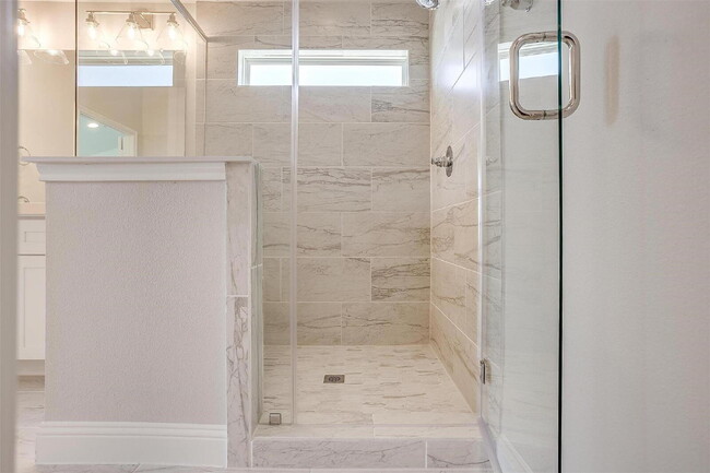 Building Photo - Beautiful Townhome in Gated Community