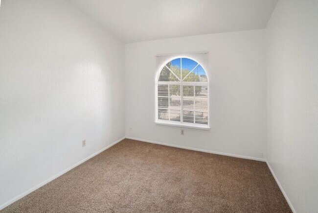 Building Photo - Southwest Area -3 bedroom, 2 bath Home wit...