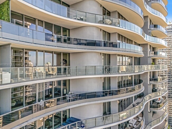 Building Photo - 1000 Brickell Plaza