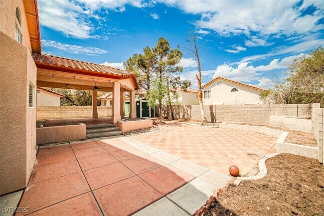 Building Photo - 5871 Salmon Falls St