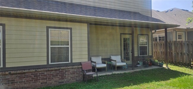 Building Photo - 2637 N Sierra Ave
