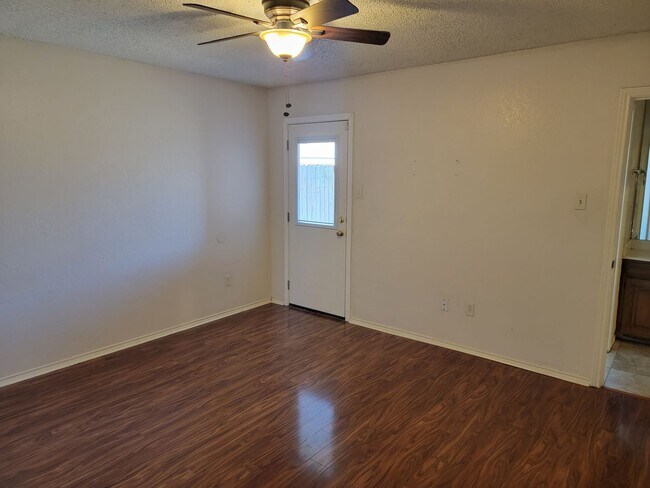 Building Photo - 6433-6435 Brookhaven Trail
