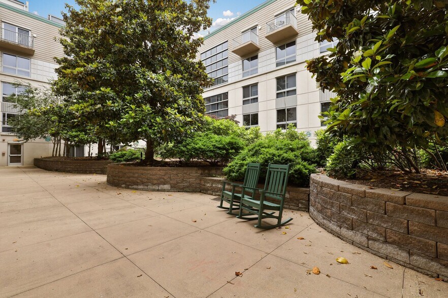 Building Photo - 777 7th St NW