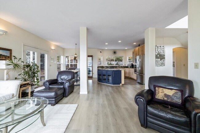 Building Photo - 5663 Basin View Dr