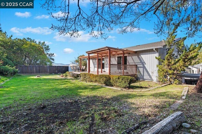 Building Photo - 207 Midway Dr