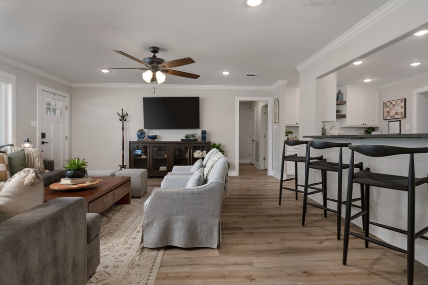 Building Photo - 214 Helena St