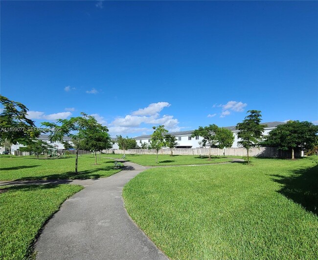 Building Photo - 452 NW 12th Pl