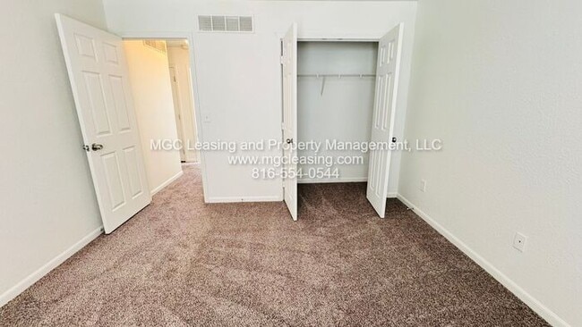 Building Photo - Creekwood Park Townhomes - Receive $1000 rent credit PLUS a $250 Amazon gift card - ask me how!