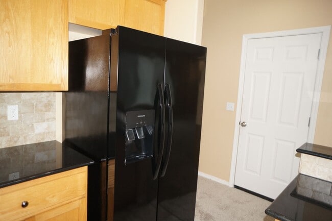 Building Photo - 4 bedroom Orenco Garden pet friendly house