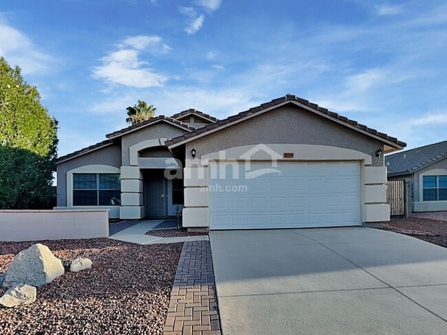 Primary Photo - 3033 W Quail Ave