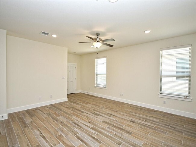 Building Photo - 408 Parkline Dr