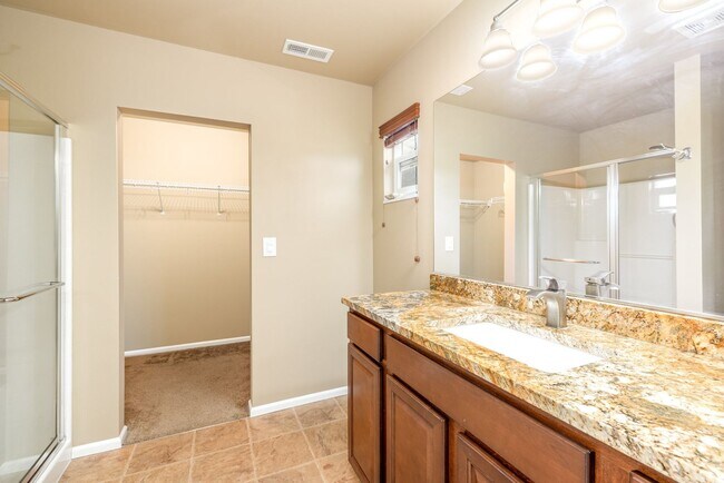 Building Photo - 3 Bed 2.5 bath Home available in desirable...