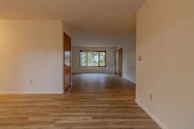 Building Photo - Bright, Beautiful, and Effortlessly Move-In Ready