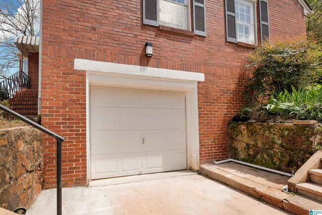 Building Photo - 501 21st Ave S