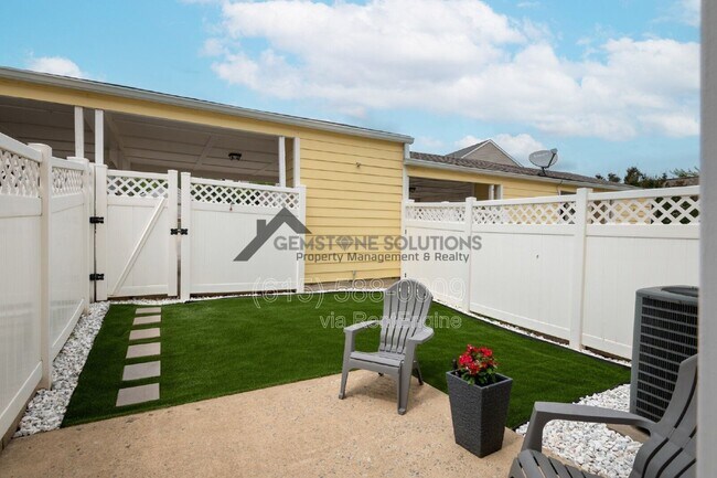 Building Photo - 7111 Lenox Village Dr