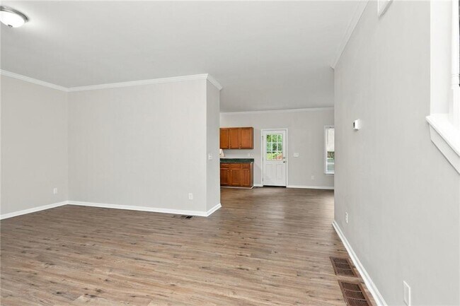 Building Photo - 841 Ridge Ave NW
