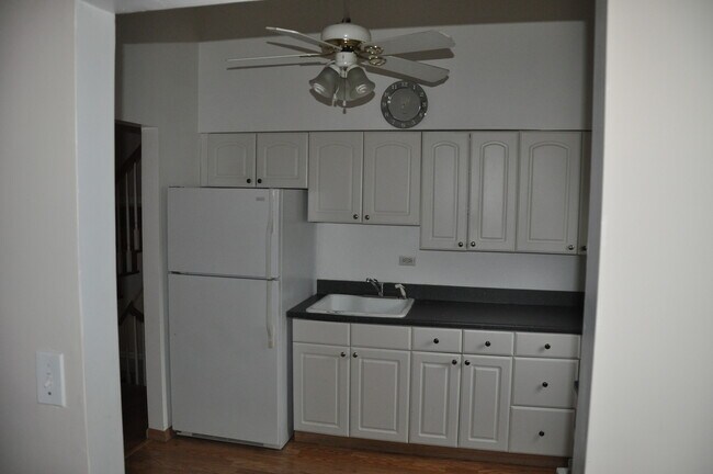 Building Photo - 504 Michael Manor