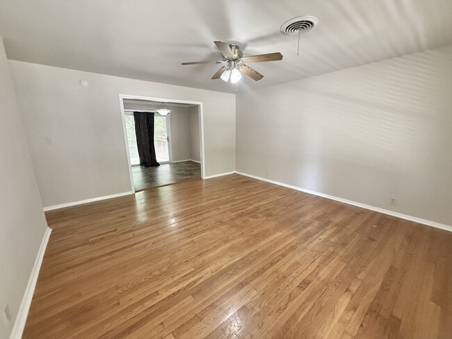 Building Photo - 207 Casalinda Cir