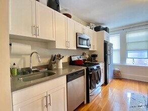 Building Photo - Nicely renovated 2 bed in Brookline.