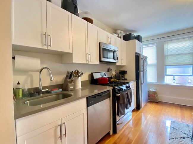 Building Photo - Spacious two bedroom in Brookline