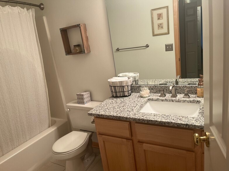 Bathroom 2 - 1510 Zarthan Ave S. #105
