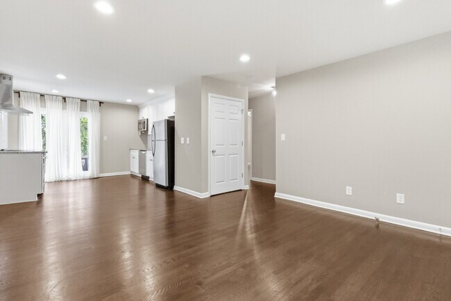 Building Photo - Plaza Midwood/Noda Duplex Property