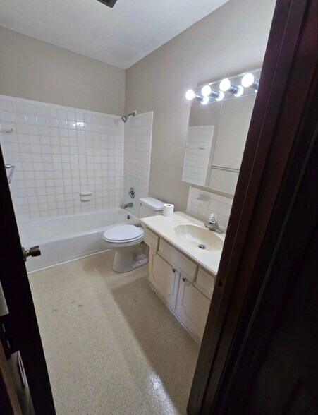 Building Photo - 4419 Sterling Ave