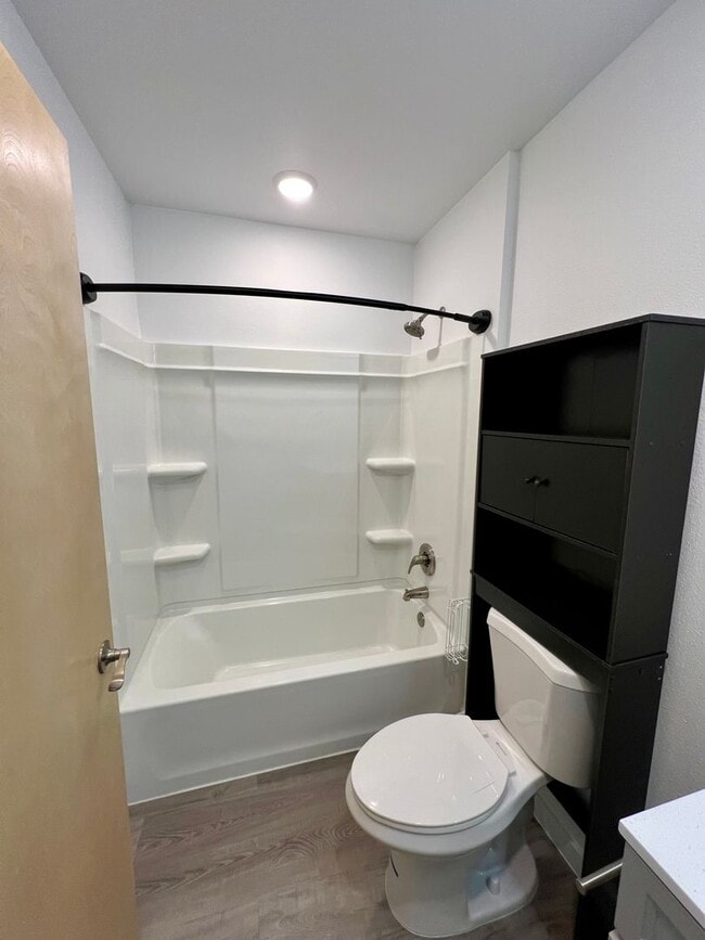 Building Photo - 3 Bedroom home for rent / Water holding ta...