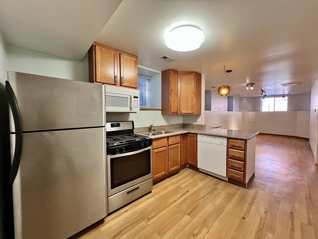 Building Photo - 2915 N Lawndale Ave