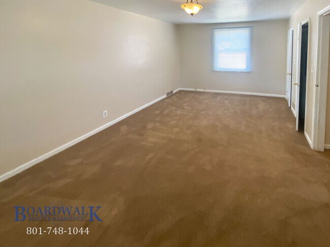 Building Photo - Charming 3 Bed 2 Bath Home in Holladay wit...