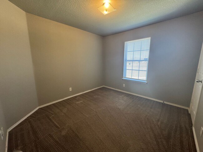 Building Photo - 3807 Ida Dr