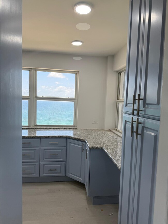 Building Photo - 405 N Ocean Blvd