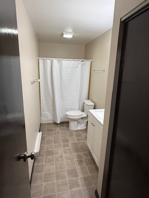 Bath room - 6904 Eisenhower Ave