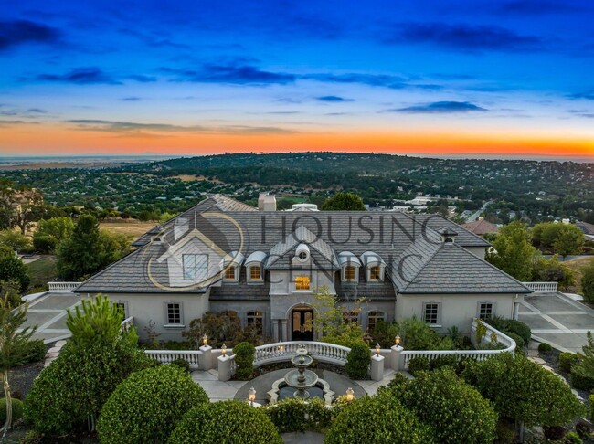 Building Photo - Palatial Executive Home in Custom Guard Ga...