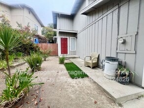 Building Photo - 144 Montebello Dr