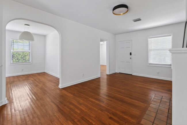 Building Photo - 236 Greymon Dr