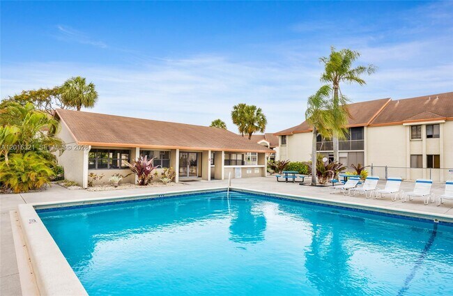 Building Photo - 5521 Courtyard Dr