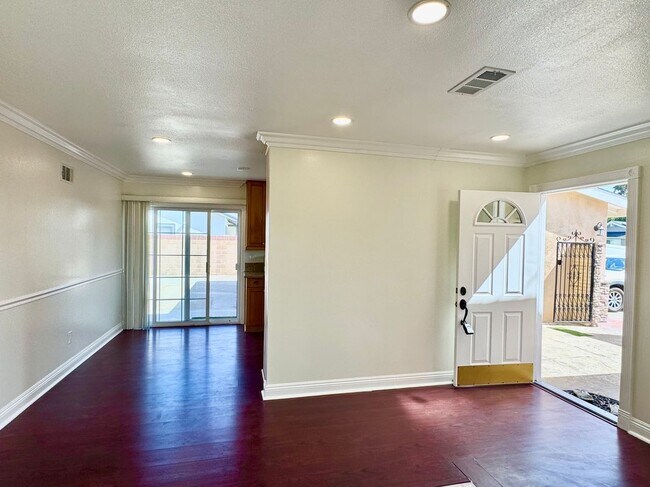 Building Photo - 15471 Salisbury Ln