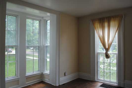 Building Photo - Spacious and Bright 3 Bedroom Townhouse