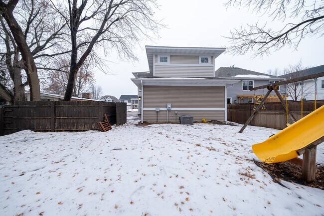 Building Photo - 5029 Hankerson Ave