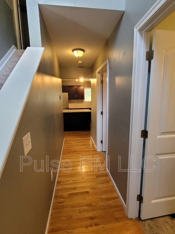 Building Photo - 1212 E Henry Clay Ave