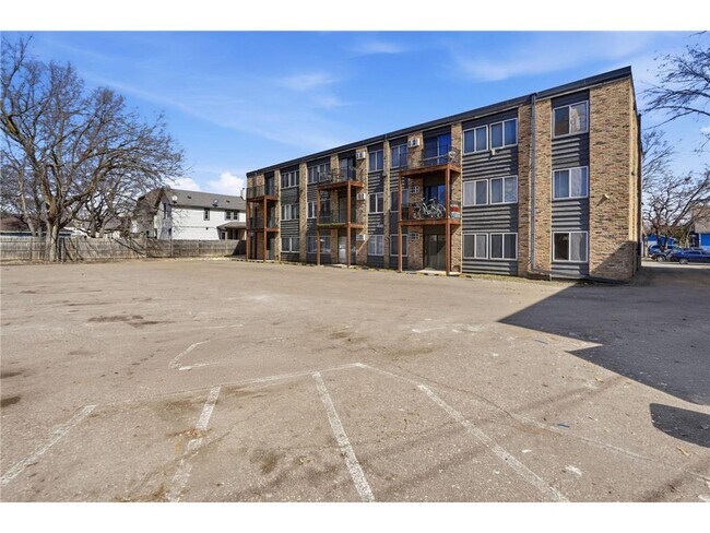 Building Photo - 2740 Pleasant Ave