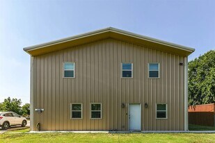 Building Photo - 2691 Blue Mound Rd W