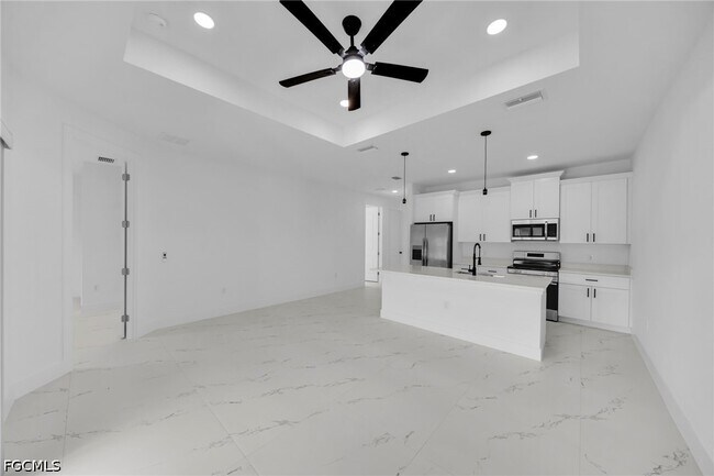 Building Photo - 4987 Fairway Ct