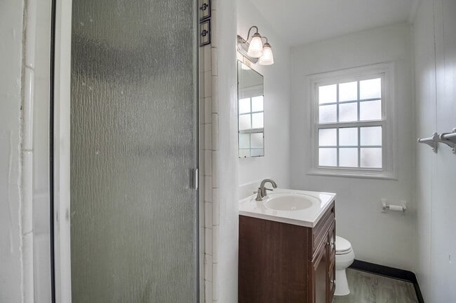 Building Photo - Cozy Home Between Mission Beach and Missio...