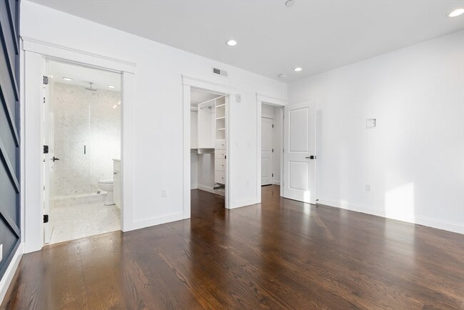 Building Photo - 229 E Eagle St