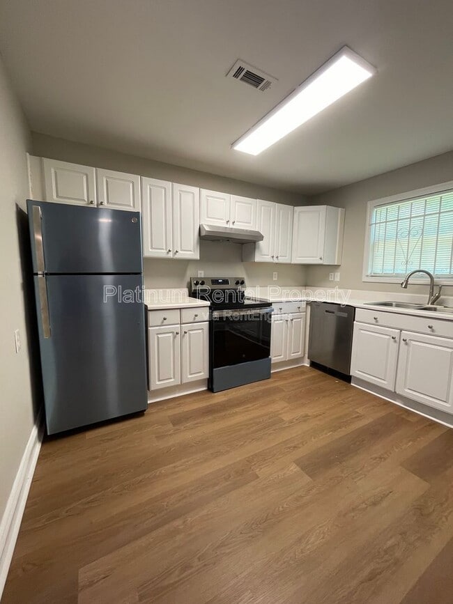 Building Photo - 1135 Coleman St SW