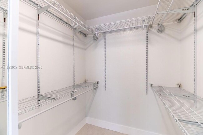 Building Photo - 3425 SW 69th Ave