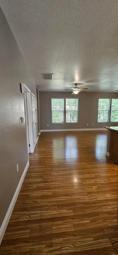 Building Photo - G Street 6 Plex