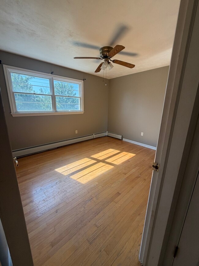 Building Photo - 818 Griffin Pond Rd
